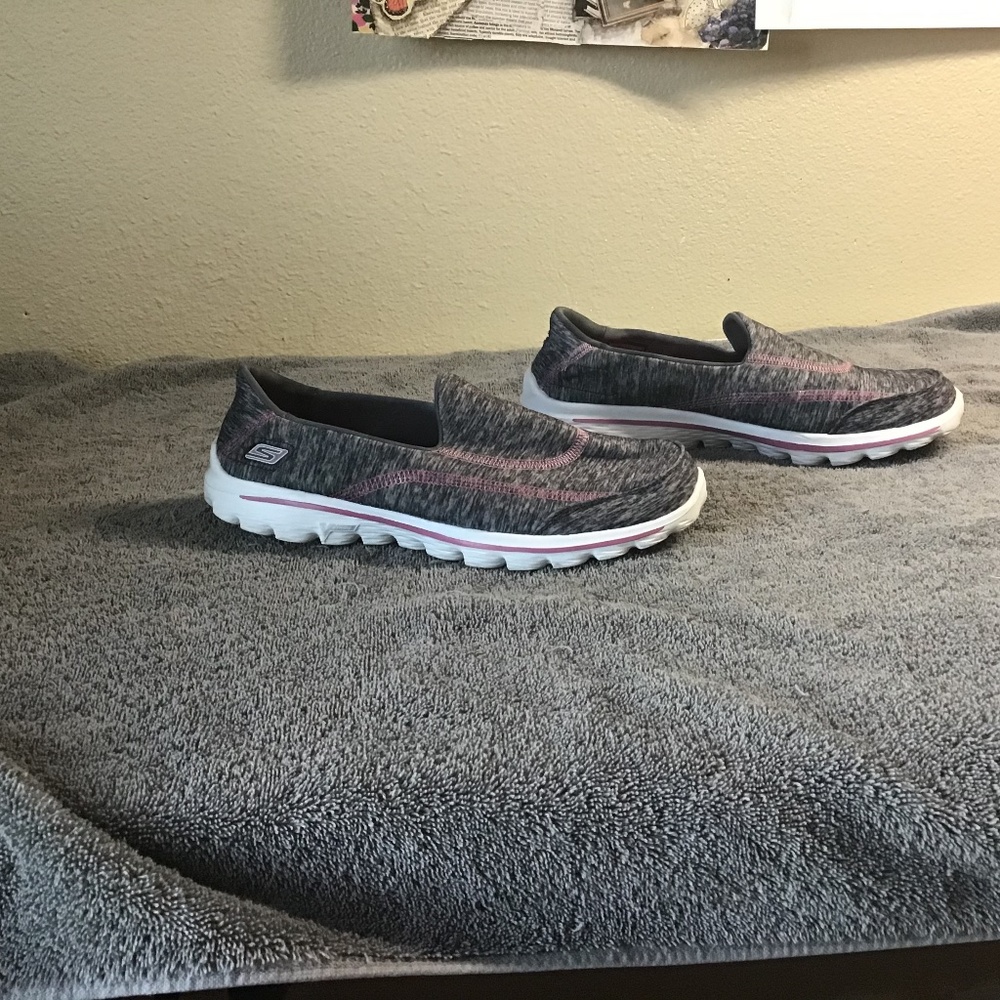 Size 7 sketcher slip on shoes
